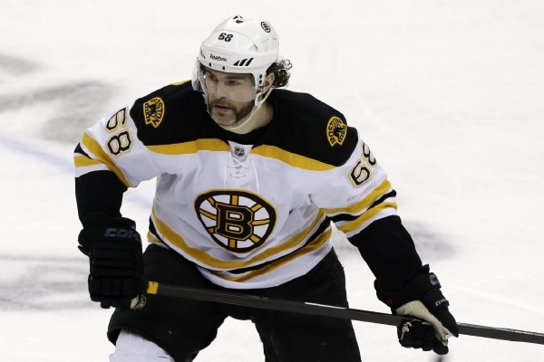 Jaromír Jágr během zápasu proti Pittsburghu. Jaromír Jágr během zápasu proti Pittsburghu.