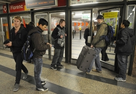 Metro na mnoha stanicích vůbec nejede.