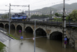 Rozvodněné Labe v úterý ráno v těsné blízkosti obchodního centra Forum nedaleko centra Ústí nad Labem.