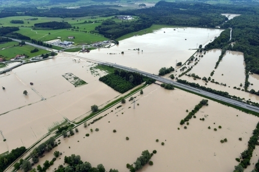 Dálnice A 8 kolem Kolbermooru. 