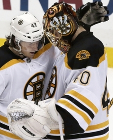Boston vede nad Pittsburghem už 2:0 i díky skvělému gólmanovi Raskovi.