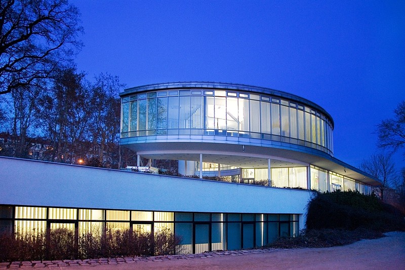 Sídlo agentury Havas, bývalý Bruselský pavilon Expo v Praze na Letné