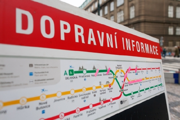 Pražský dopravní podnik obnovil ve středu před 5. hodinou provoz v pěti stanicích metra.