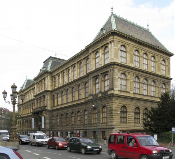 Budova Uměleckoprůmyslového muzea na náměstí Jana Palacha. Budova Uměleckoprůmyslového muzea na náměstí Jana Palacha.
