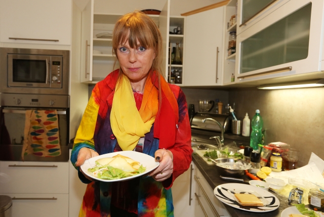 Lenka přiznala, že normálně nevaří.