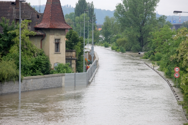 Pachatelům vzhledem k tomu, že čin spáchali v době záplav a způsobili velkou škodu, hrozí až pětileté vězení (ilustrační foto).