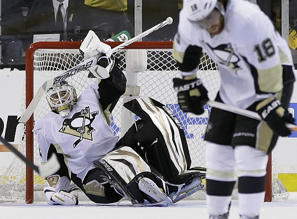 Gólman Penguins Tomáš Vokoun opět nastoupil.