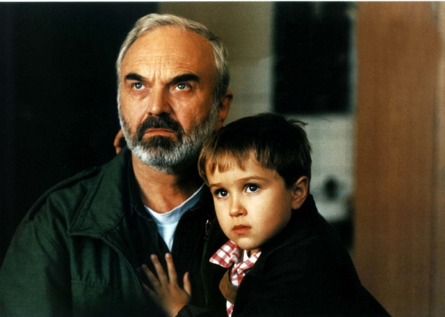 Seznam své "filmové středy" odstartoval  Svěrákovým Koljou.