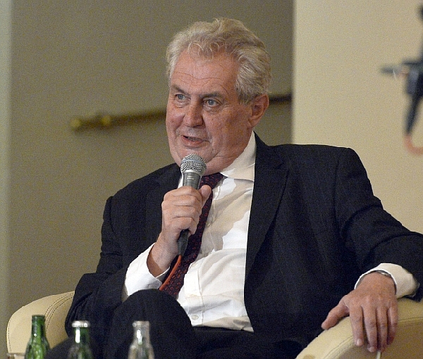 Větší důraz by měl být podle prezidenta kladen na investice. Větší důraz by měl být podle prezidenta kladen na investice.