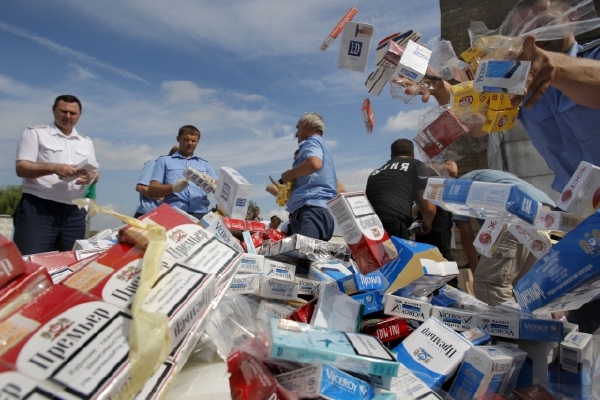 Podíl pašovaných cigaret narostl za šest let o 30 procent. Podíl pašovaných cigaret narostl za šest let o 30 procent.