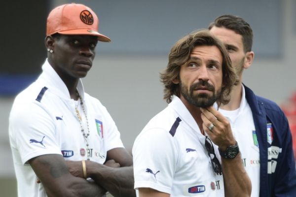 Dvě největší hvězdy Itálie Mario Balotelli (vlevo) a Andrea Pirlo. Dvě největší hvězdy Itálie Mario Balotelli (vlevo) a Andrea Pirlo.