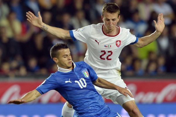 Sebastian Giovinco (vlevo) z Itálie a Vladimír Darida. Sebastian Giovinco (vlevo) z Itálie a Vladimír Darida.