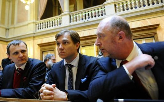 Věci veřejné u Ústavního soudu při projednávání církevních restitucí, zleva Vít Bárta, Michal Babák a Petr Skokan.