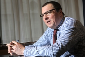 Guvernér Miroslav Singer.