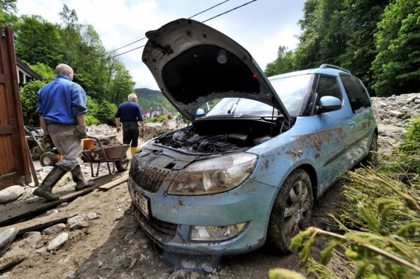 Voda dokáže auto nevratně poškodit. Voda dokáže auto nevratně poškodit.