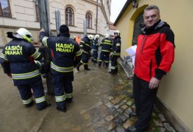 Exprimátor Bohuslav Svoboda se byl podívat na stavbu protipovodňových zábran.