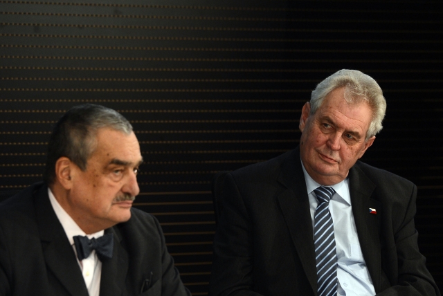 Ministr zahraničních věcí Karel Schwarzenberg a prezident Miloš Zeman. Ministr zahraničních věcí Karel Schwarzenberg a prezident Miloš Zeman.