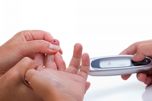 Většina diabetických dětí je nucena se měřit třikrát až čtyřikrát denně (ilustrační foto). Většina diabetických dětí je nucena se měřit třikrát až čtyřikrát denně (ilustrační foto).