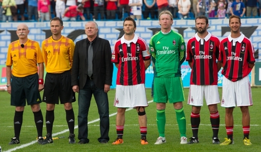 Proti českému týmu se postavil výběr hvězd z AC Milán, se kterým Jankulovski v roce 2007 ovládl Ligu mistrů. Nechyběl Gennaro Gattuso, Giuseppe Favalli, Luca Antonini. V červenočerném dresu se ale představilo také několik českých spoluhráčů Jankulovskiho z Baníku Ostrava.