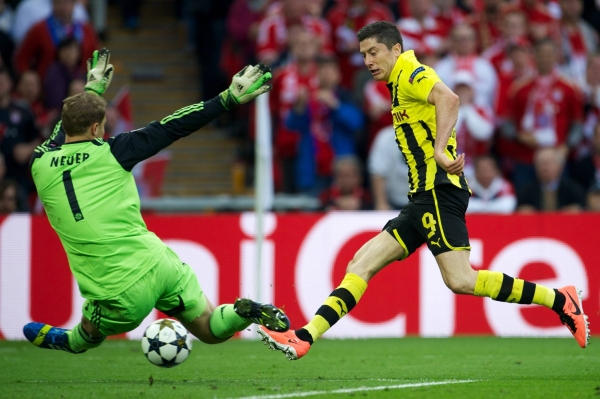 Polský fotbalový kanonýr Robert Lewandowski bude nadále hrát za Dortmund. Polský fotbalový kanonýr Robert Lewandowski bude nadále hrát za Dortmund.
