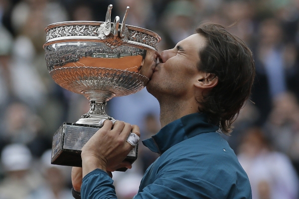 Gratulace a úctu soupeřů i trenérů si vysloužil španělský tenista Rafael Nadal po rekordním osmém titulu na Roland Garros. Gratulace a úctu soupeřů i trenérů si vysloužil španělský tenista Rafael Nadal po rekordním osmém titulu na Roland Garros.