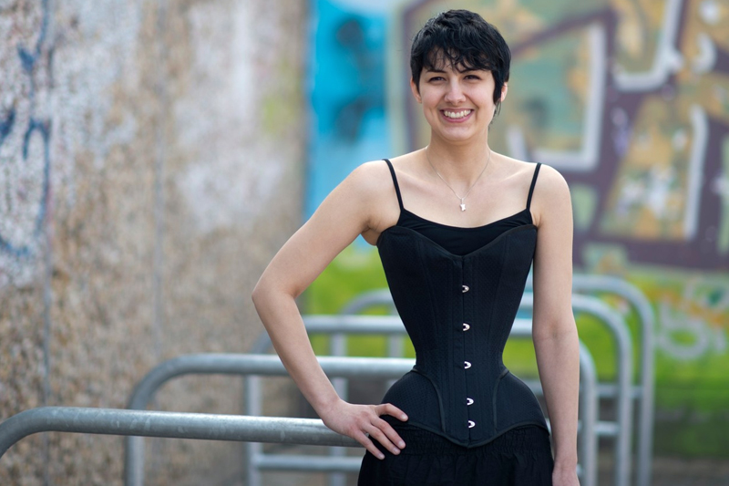 Michele Koebkeová nosí denně korzet, který její předhůdkyně z konce 19. století neměly příliš v lásce.