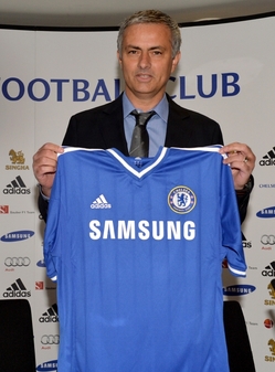 Mourinho zpět na Stamford Bridge.