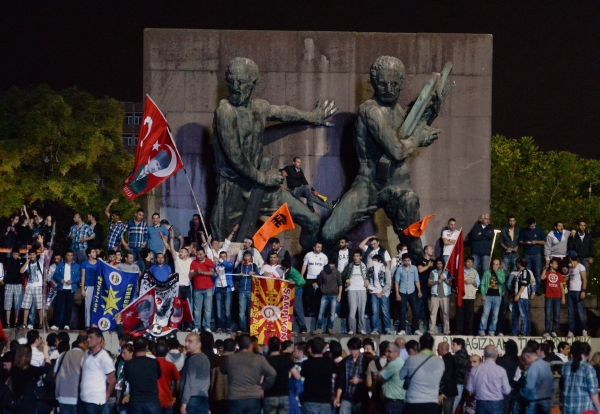 Turečtí demonstranti.