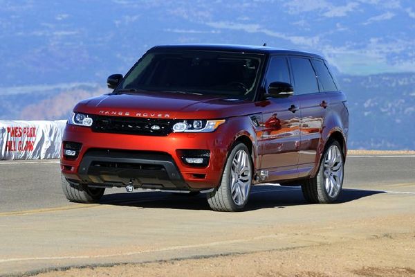 Range Rover Sport vystoupal mezi mraky. A rekordně. Range Rover Sport vystoupal mezi mraky. A rekordně.