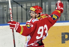 Hertl v dresu Slavie.