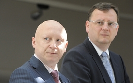 Předseda vlády Petr Nečas a generální ředitel elektrárenské společnosti ČEZ Daniel Beneš.