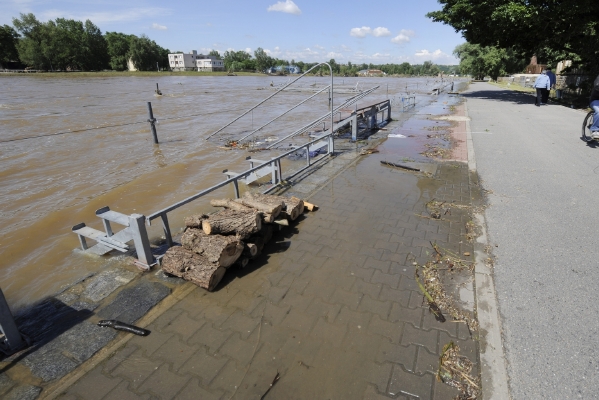 Zatopený vodácký kanál v Troji. Zatopený vodácký kanál v Troji.