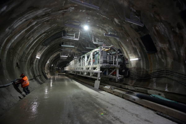 Ražba tunelu v úseku Dejvice - Motol. Ražba tunelu v úseku Dejvice - Motol.