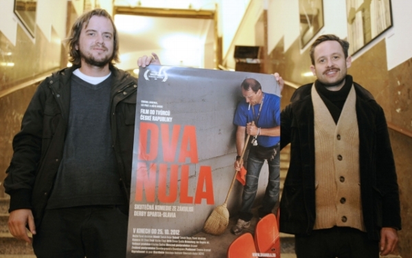Tomáš Bojar (vlevo) a Pavel Abrahám, tvůrci vítězného filmu Dva nula. Tomáš Bojar (vlevo) a Pavel Abrahám, tvůrci vítězného filmu Dva nula.