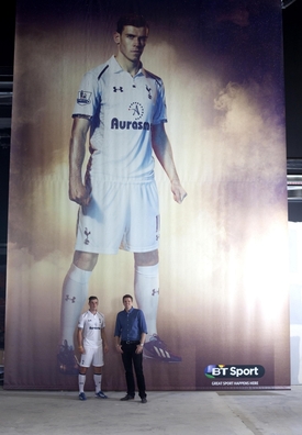 Garethovi Baleovi začíná být Tottenham malý.