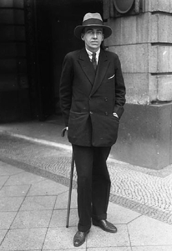 Cornelius Vanderbilt junior.