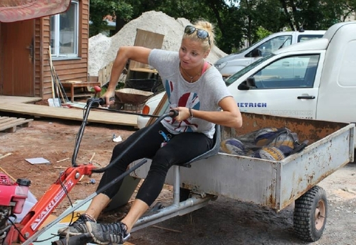 Sluková na traktoru. Sluková na traktoru.