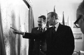 Generální tajemník OSN Waldheim na Golanech roku 1975.