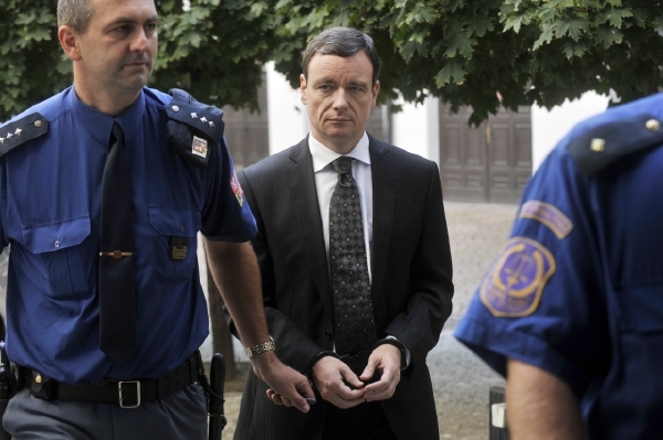 V posledních letech se situace změnila. Ukázalo se to už před rokem, když za údajnou korupci zatkli vlivného sociálnědemokratického poslance Davida Ratha. V posledních letech se situace změnila. Ukázalo se to už před rokem, když za údajnou korupci zatkli vlivného sociálnědemokratického poslance Davida Ratha.