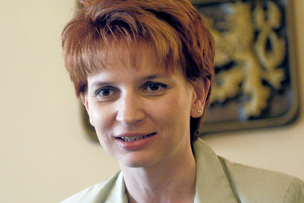 Zemřela bývalá vládní mluvčí Anna Veverková.