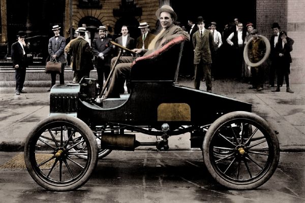 Henry Ford a jeho Model T v roce 1907. 