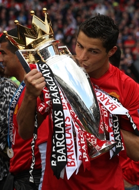 V Manchesteru United Ronalda fanoušci stále oslavují.