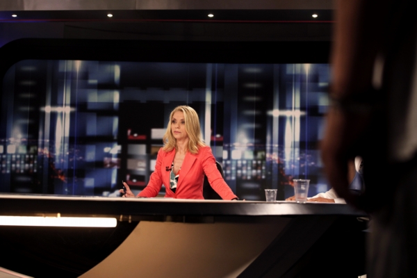 Známá moderátorka zpráv na ERT Ellie Stai. Známá moderátorka zpráv na ERT Ellie Stai.