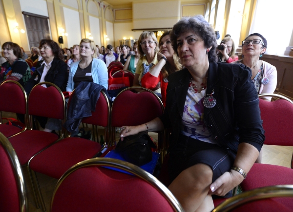 Místopředsedkyně Senátu Alena Gajdůšková se zúčastnila 15. června v Národním domě v Praze na Vinohradech Kongresu žen. Místopředsedkyně Senátu Alena Gajdůšková se zúčastnila 15. června v Národním domě v Praze na Vinohradech Kongresu žen.