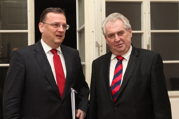 Premiér Petr Nečas a prezident Miloš Zeman se sešli na zámku v Lánech (ilustrační foto). Premiér Petr Nečas a prezident Miloš Zeman se sešli na zámku v Lánech (ilustrační foto).