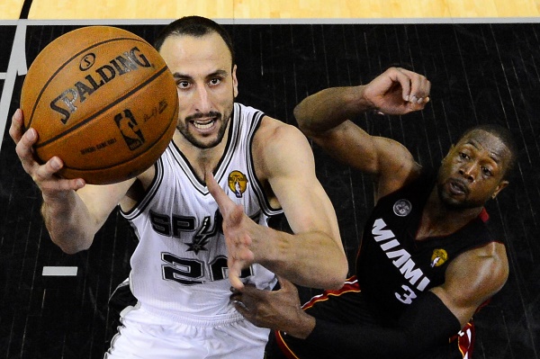 Basketbalisté San Antonia se do třetice ve finálové sérii NBA ujali vedení a jedna výhra je dělí od zisku titulu. Basketbalisté San Antonia se do třetice ve finálové sérii NBA ujali vedení a jedna výhra je dělí od zisku titulu.