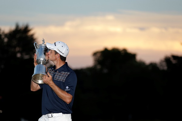 Angličan Justin Rose se stal vítězem 113. golfového US Open a poprvé získal titul na majoru.