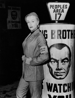 Scéna z filmu "1984" režiséra Michaela Andersona, který měl pemiéru roku 1956. 