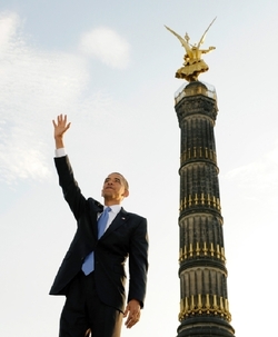 Roku 2009 kancléřka Merkelové nepustila Obamu k Braniborské bráně.