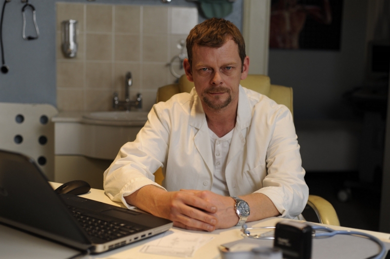 Martin Stránský dostal nový kšeft. Zahraje si lékaře v novém seriálu Doktoři z Počátků. Martin Stránský dostal nový kšeft. Zahraje si lékaře v novém seriálu Doktoři z Počátků.